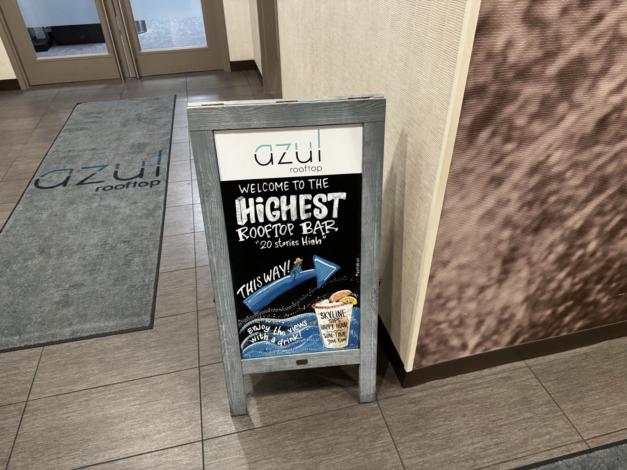 Azul Rooftop Bar & Lounge photo 2